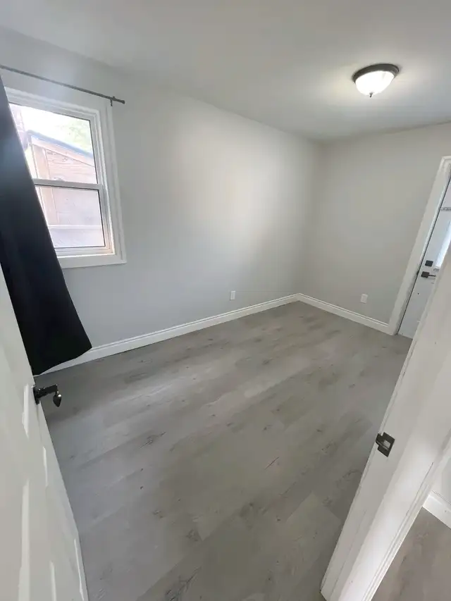 2 Bed, 1 Bath, with Backyard and Storage in Long Term Rentals in Oshawa / Durham Region - Image 13