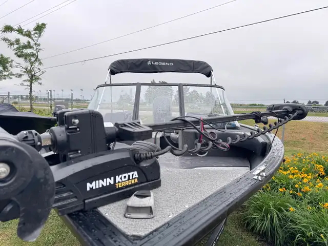 2022 Legend 18 XTR Used Aluminum Fishing Boat in Powerboats & Motorboats in Barrie - Image 4