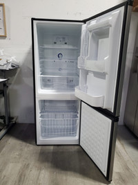Damby Fridge stainless bottom freezer 24″ DFF092C1BSLDB Used