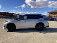 This Toyota Highlander has a dependable Turbo 4 Cyl 2.4 L engine powering this Automatic transmissio... (image 9)