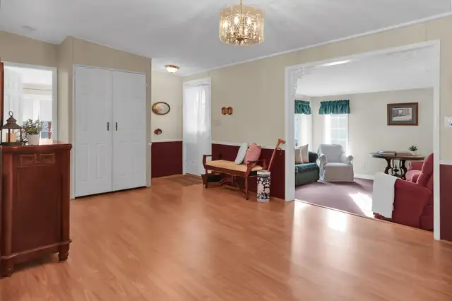 BLACK CREEK COMMUNITY BUNGALOW - 2 BED, 2 BATH in Houses for Sale in Hamilton - Image 3