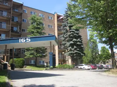 1 1/2 (PISCINE INTÉRIEURE) SECTEUR CARREFOUR DE L`ESTRIE