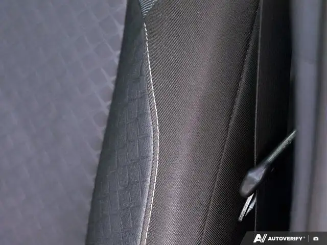 2022 Toyota C-HR LE | Accident Free | Backup cam in Cars & Trucks in Oshawa / Durham Region - Image 20