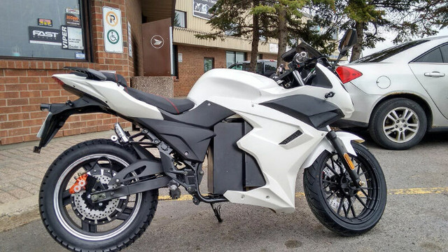 Electric Scooter from Derand Looks Like a Motorcycle! in eBike in Ottawa - Image 4