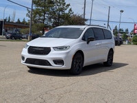 The 2026 Chrysler Pacifica Select offers a stylish, versatile, and family-friendly driving experienc... (image 1)