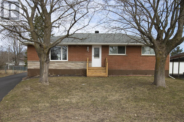 77 Carol CT Sault Ste. Marie, Ontario in Houses for Sale in Sault Ste. Marie - Image 2