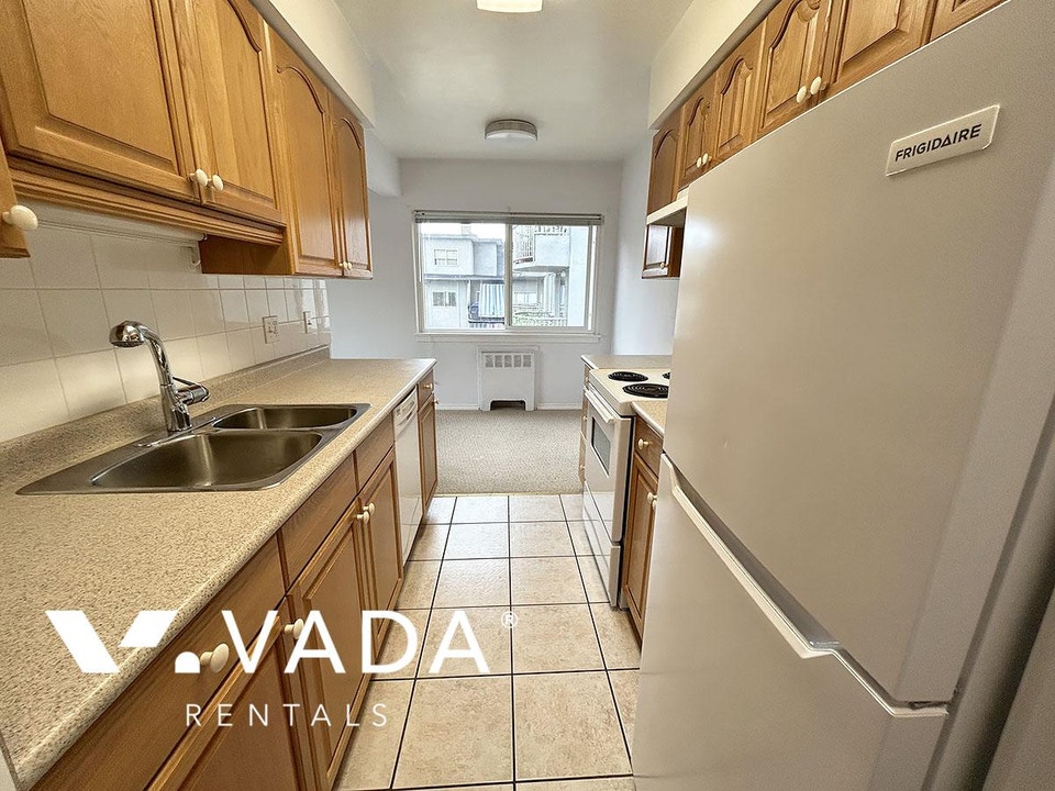 Valcrest Manor 1 BR APT Rental 12-1208 Burnaby St Vancouver: VAD 5