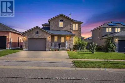 Beautiful family home located in Barrie's West End. Great Proximity to Hwy 400 and Hwy 90 and steps...