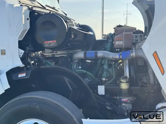 2022 Volvo VNL760 D13 | 455HP | 2.79 RATIO | I-SHIFT in Heavy Trucks in Calgary - Image 16
