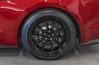 Ford Shelby GT350 2020: - Extérieur métallisé rouge RAPID RED avec intérieur en cuir et suède noir E... (image 8)