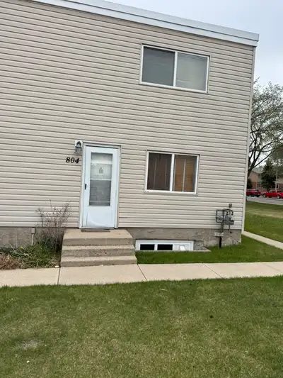 This unit has just received a new paint job and is spacious enough for a small family. This 3 bedroo...