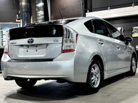 High-Value Options: Sunroof Leather Interior Navigation Low Mileage The 2010 Toyota Prius offers out... (image 3)