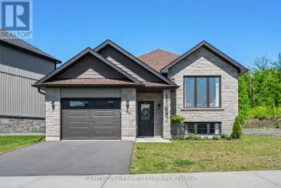 NORTHWOODS FOREST LOCATION! In the market for a modern 2+1 bedroom raised bungalow with 2 full baths...