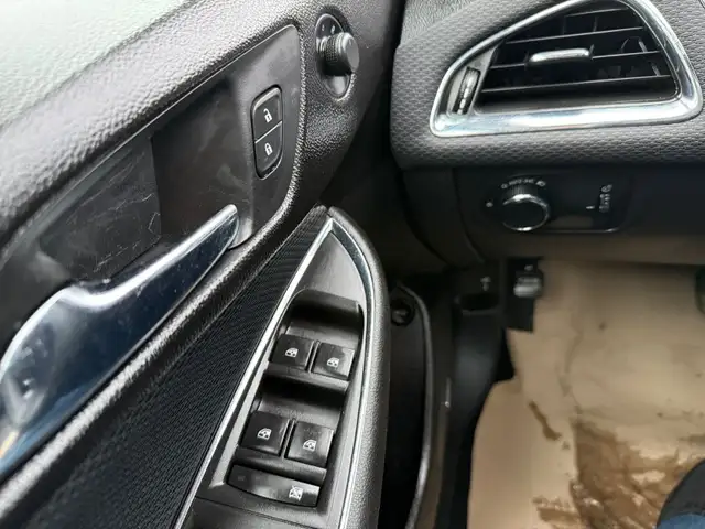 2018 Chevrolet Cruze Low Kms H.seat B.cam R.start 1yr warranty in Cars & Trucks in Edmonton - Image 22