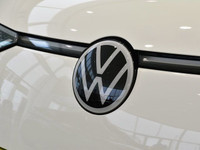 3rd Row Seat, AWD, Adaptive Cruise Control, Blind Spot Monitor, Navigation System, Parking Assist! T... (image 8)