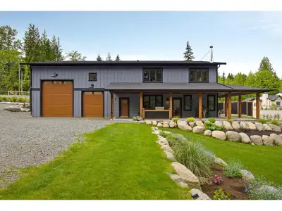 NEW HOME on ACREAGE! 6 years still on warranty. Private corner prpty almost 2 acres zoned for two ho...