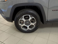Built for adventure our 2022 Jeep Compass Trailhawk 4X4 is eager for action in Sting Gray! Motivated... (image 9)