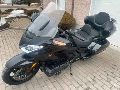SANS FRAIS ; - DOSSIER CONDUCTEUR ORIGINAL HONDA - SUPPORT DE COFFRE ARRIÈRE HONDA - LUMIÈRE A FREIN...