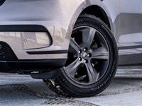 CARGET AUTOMOTIVE is thrilled to offer this 2022 Land Rover Range Rover Velar P250 S, a sleek and mo... (image 4)