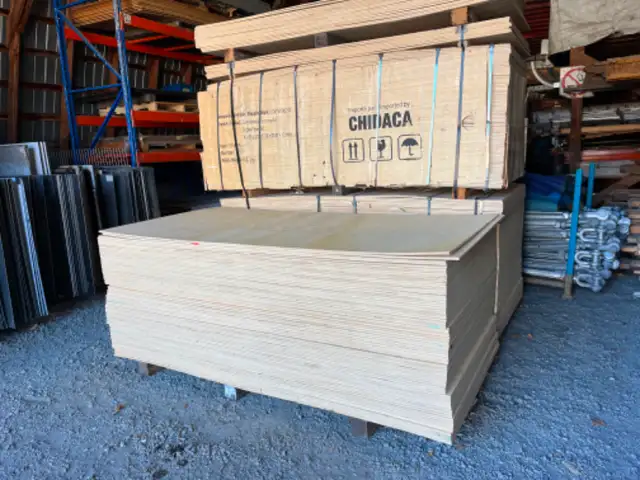 Contreplaqué en peuplier 4x8x 1/2" (plywood) in Floors & Walls in Drummondville - Image 2