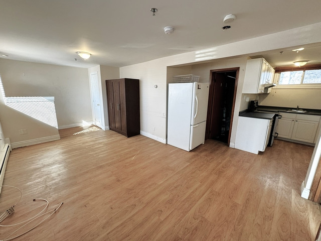 Bright 2 Bedroom Unit on William St. in Long Term Rentals in Barrie - Image 2
