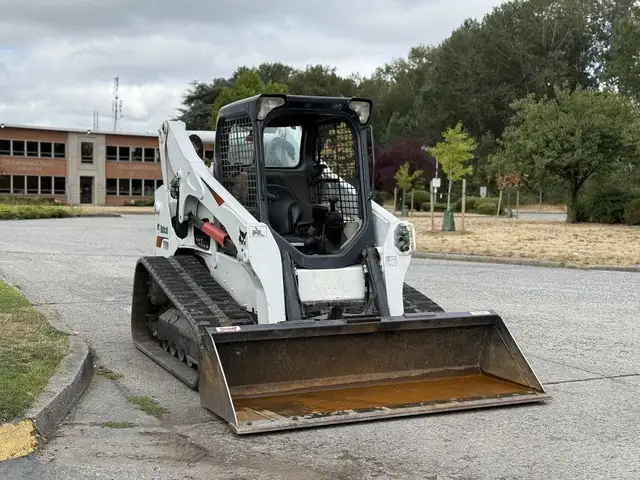 2017 Bobcat T740 Skid Loader in Heavy Trucks in Regina - Image 3