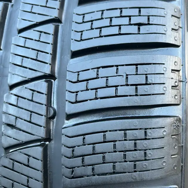 (97%) 4x 285/30R22 Pirelli PZero PNCS Winters in Tires & Rims in City of Toronto - Image 4