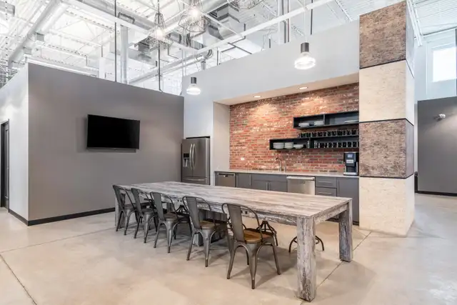 Office space to rent for 10 persons in Keele Street Vaughan in Commercial & Office Space for Rent in City of Toronto - Image 8