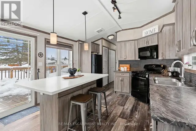 10 OAK STREET - 4449 MILBUROUGH LINE Burlington, Ontario in Houses for Sale in Oakville / Halton Region - Image 15