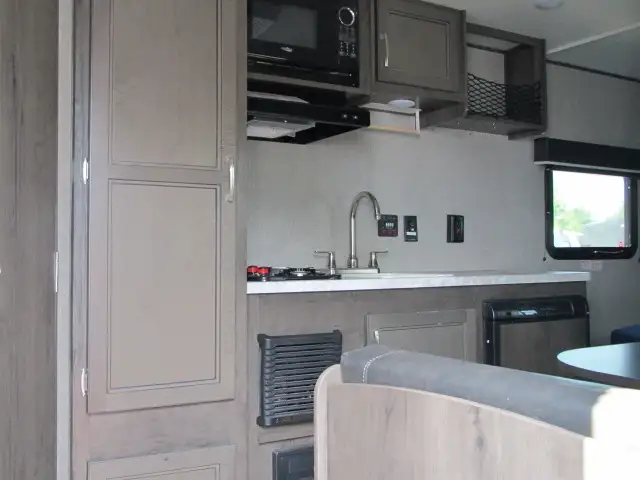 2021 Jayco SLX 195RB-3204 LBS, SOLAR PACKAGE,$15,999,FINANCING!  in Travel Trailers & Campers in Ottawa - Image 20