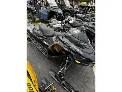 Ski-Doo RENEGADE X 850 2023 À VENDRE Ski-Doo Renegade X 850 E-TEC 2023 Ce Renegade X 850 E-TEC 2023...