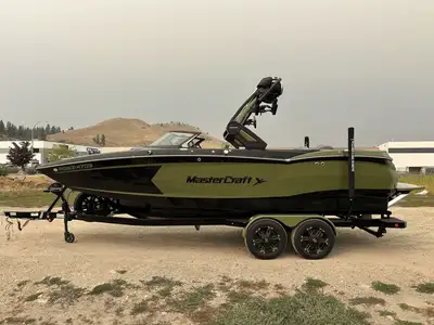 Welcome to Wizard Lake Marine - Calmar! Fresh trade '22 XSTAR nicely equipped including SurfStar Sys...