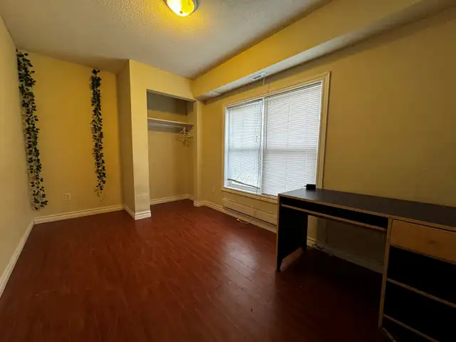 Student Room Available Close To Uptown/Laurier ( Unit B RM 1) in Long Term Rentals in Kitchener / Waterloo - Image 4