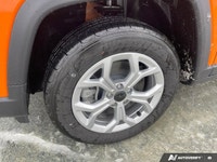 Only 21 Miles! This Jeep Compass has a dependable Intercooled Turbo Regular Unleaded I-4 2.0 L/122 e... (image 8)