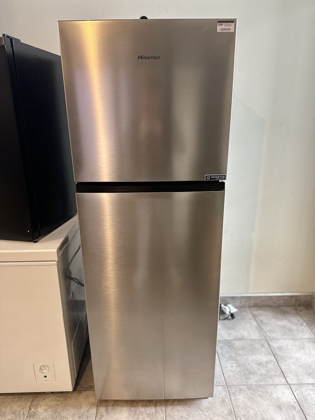 Hisense RT12A2CSE 24in 12 cu.ft. CounterDepth TopMount Fridge