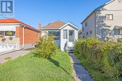 This 2-bedroom bungalow offers approximately 700 sq. ft. of living space with a fenced yard. Featuri...