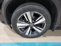 Odometer is 20627 kilometers below market average! 2023 Nissan Rogue Leather, Navigation, Bluetooth... (image 5)