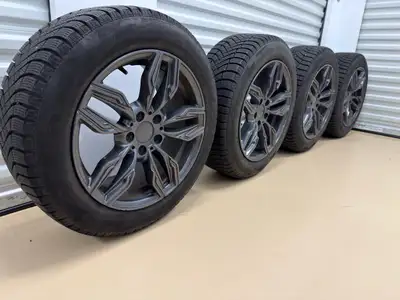 4 BMW rims in perfecr condition with winter tires Bolt pattern 5x112 Centerbore 66 Size: 225/55 R17...