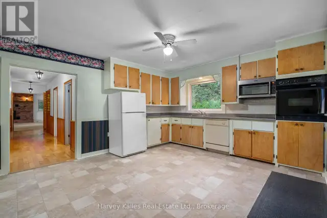 835 MUSKOKA ROAD 3 N Huntsville (Chaffey), Ontario in Houses for Sale in Muskoka - Image 12