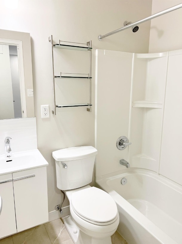 AVAILABLE NOW! $1149 Beautiful Studio Suite in Downtown! 5