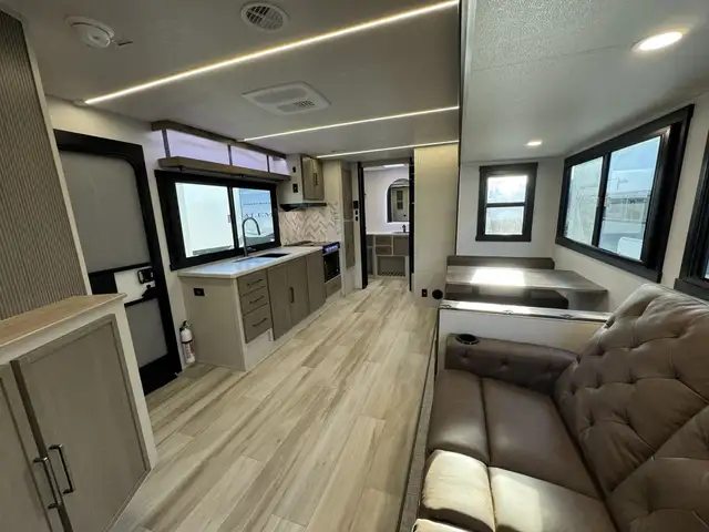 2027 ,Forest River,Salem Hemisphere 255RBHL in Travel Trailers & Campers in Kamloops - Image 5