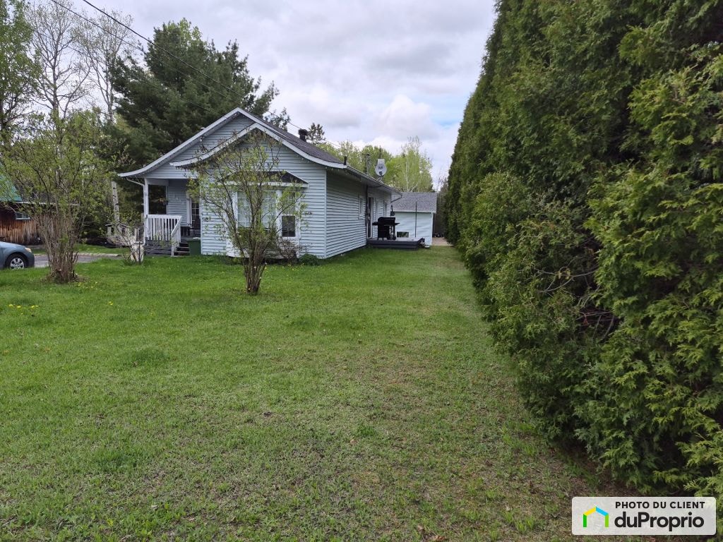 $330,000 - Bungalow for sale in Jonquière (Lac-Kénogami) — photo 1