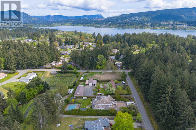 2343 Inverarity Rd Duncan, British Columbia in Houses for Sale in Cowichan Valley / Duncan - Image 3