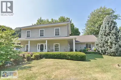 Comfortable country living in Oxley along Essex County's wine route. Large corner country lot with v...