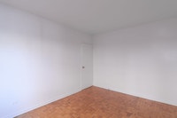 Akelius one bedroom apartment for rent. Located near Av. Wilderton in the Notre-Dame-De-Grace neighb... (image 6)