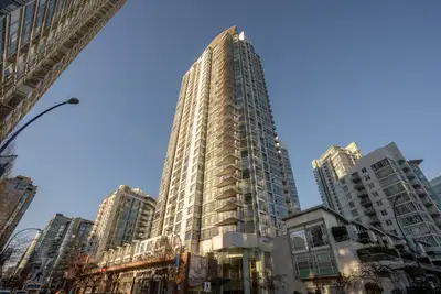 3003- 1199 Marinaside Crescent Welcome to Welcome to Aquarius Towers! Located along Marinaside Cresc...