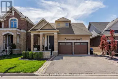 Truly An Exceptional Find! This Stunning 3 Bed, 4 Bath Bungaloft Is The Perfect Blend Of Luxury, Com...