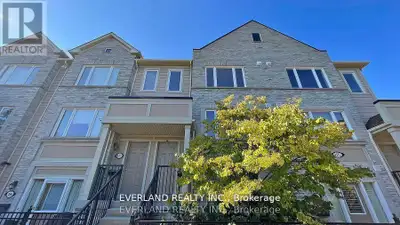 Client RemarksBeautiful Two large Master Bedroom Townhouse Located In The Heart Of Churchill Meadows...