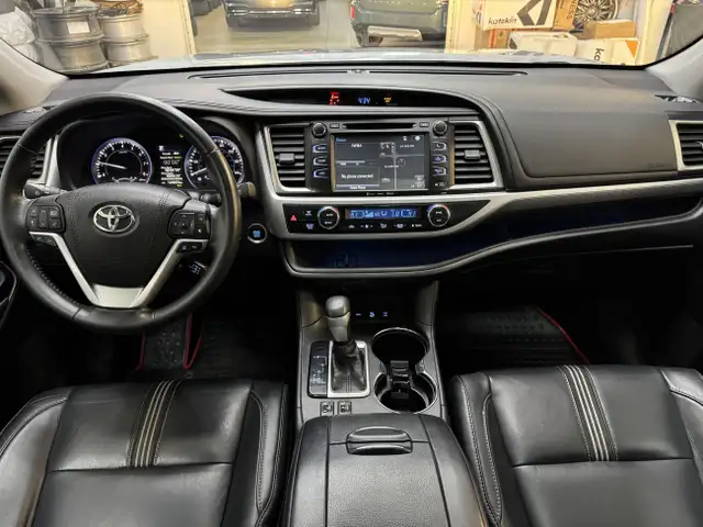 2017 Toyota Highlander XSE, AWD, Captain Seats, No Accident in Cars & Trucks in Edmonton - Image 13