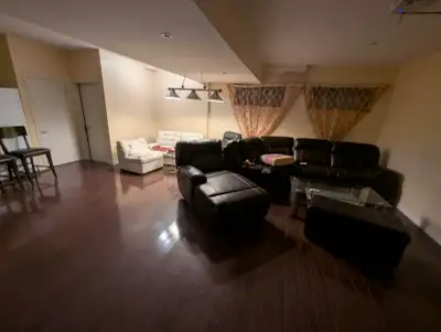 Disponible immédiatement Située dans un quartier calme et recherché de Brossard, a cote de Costco Br...
